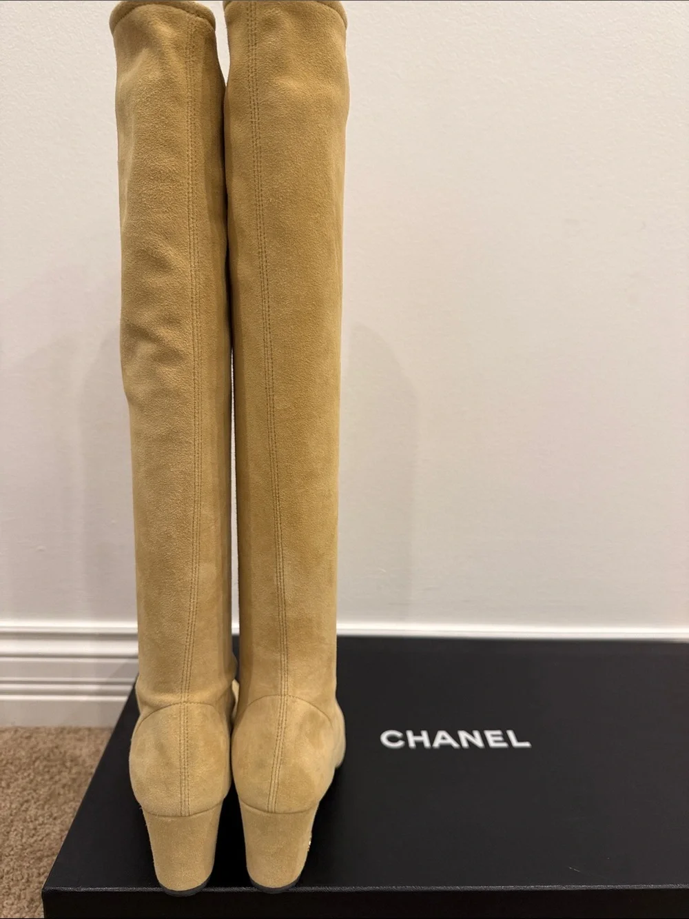 CHANEL elegant timeless